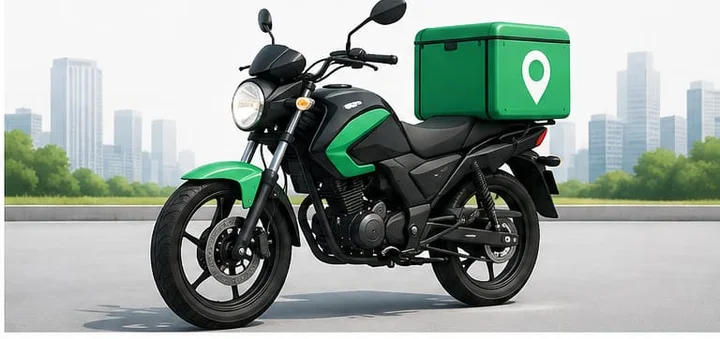 Kurye motosikleti ve taşıma kutusu